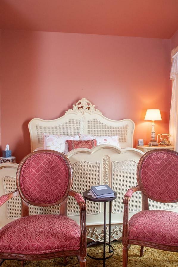 The Historic Wolf Hotel Ellinwood Buitenkant foto