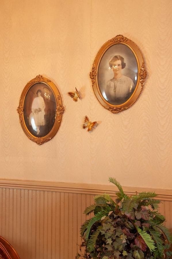 The Historic Wolf Hotel Ellinwood Buitenkant foto