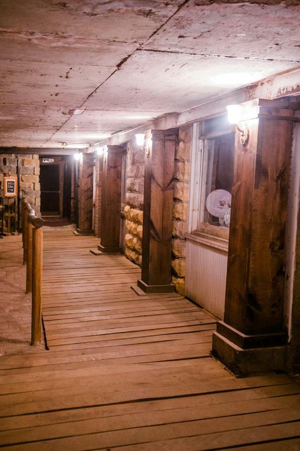 The Historic Wolf Hotel Ellinwood Buitenkant foto