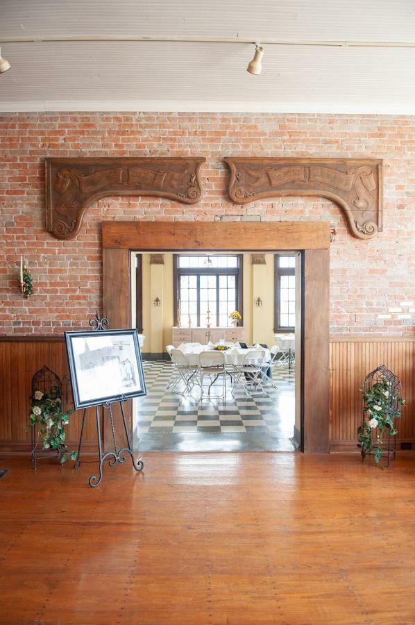 The Historic Wolf Hotel Ellinwood Buitenkant foto