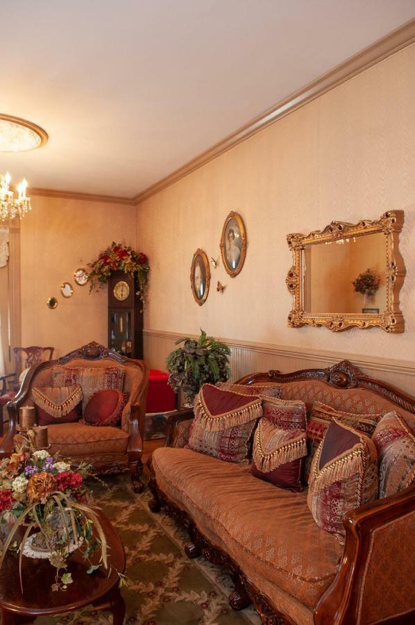 The Historic Wolf Hotel Ellinwood Buitenkant foto