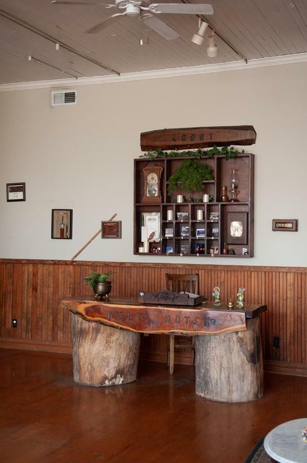 The Historic Wolf Hotel Ellinwood Buitenkant foto